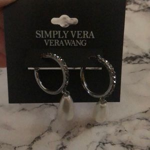 Simply Vera Verawang small hoop with pearl drop